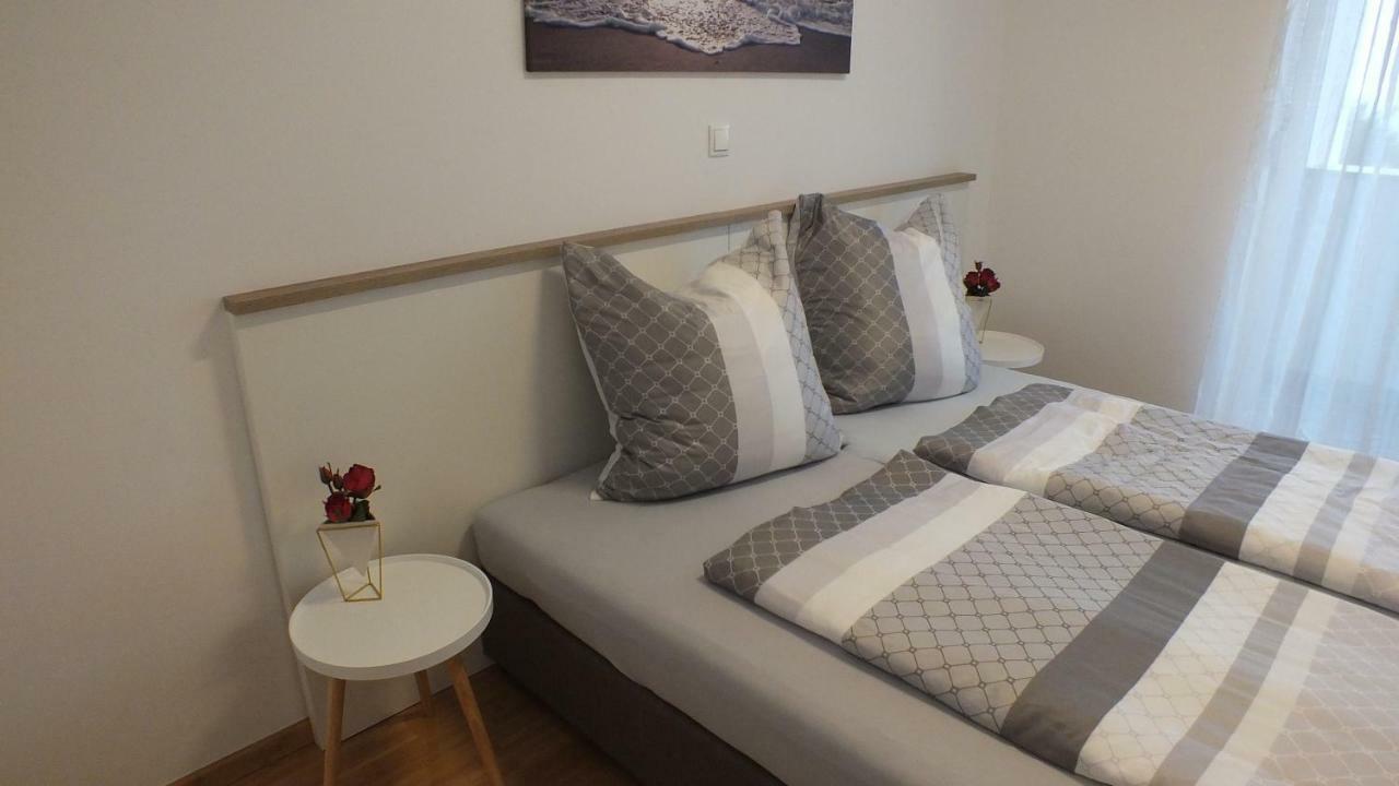 Apartment Paulina Novalja Eksteriør bilde